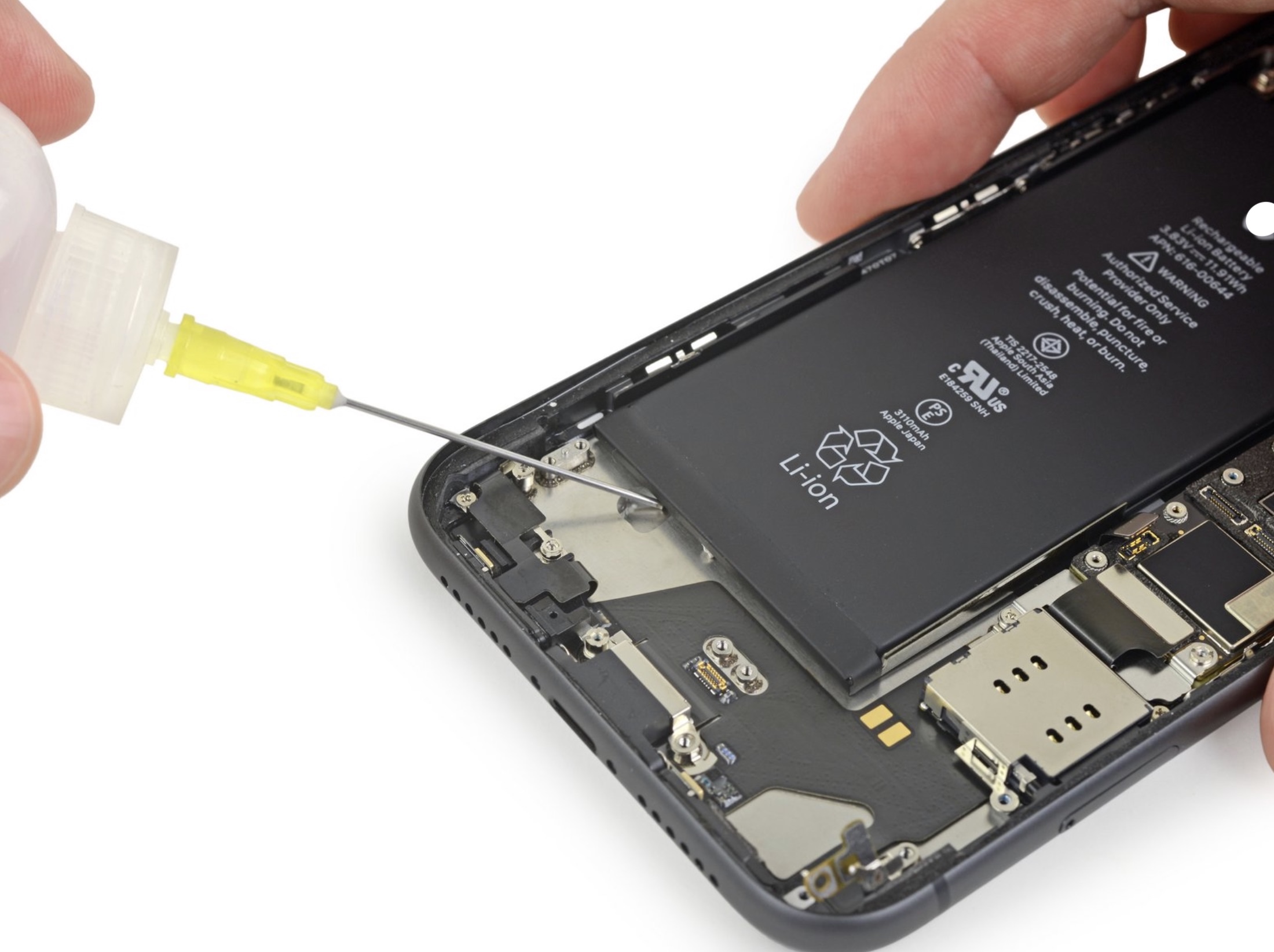 iPhone 11 原廠電池更換維修畫面