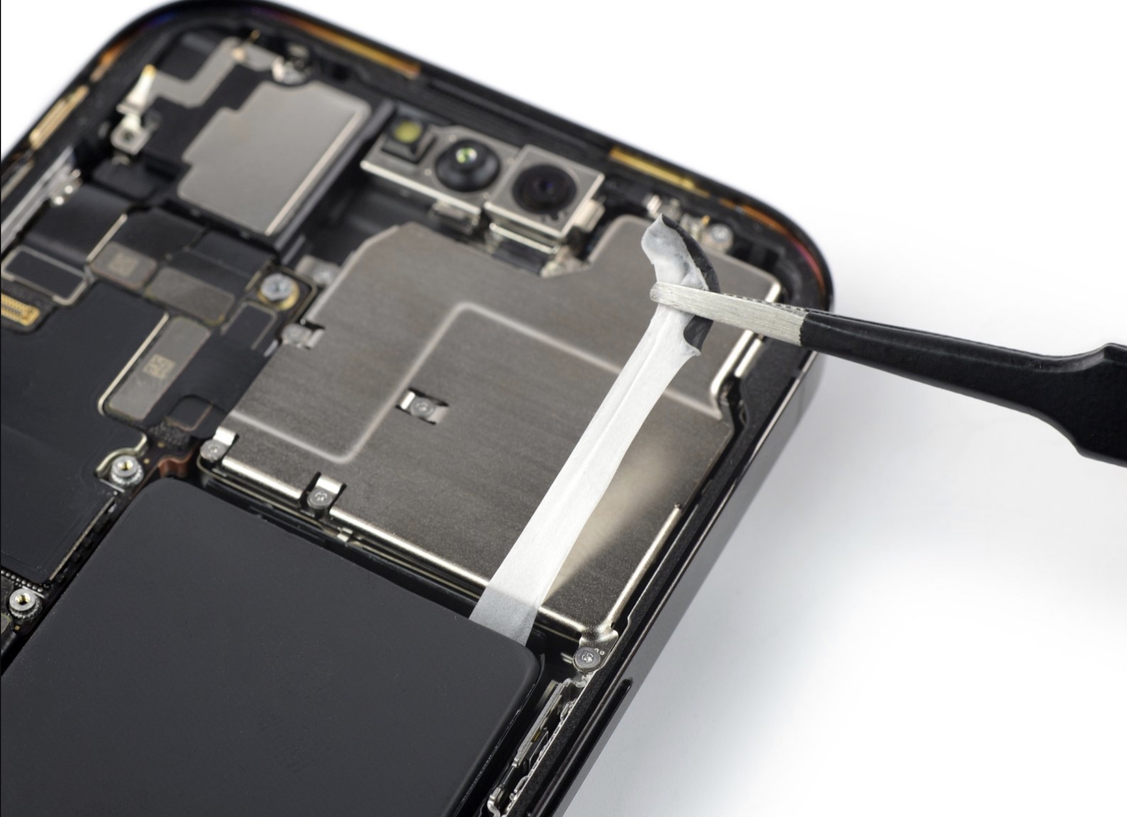 iPhone 14 電池更換拆機畫面