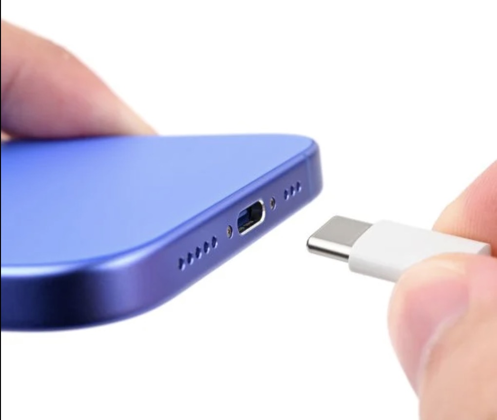 iPhone16充電孔更換 台中iPhone維修店家更換的 現場30分鐘完工