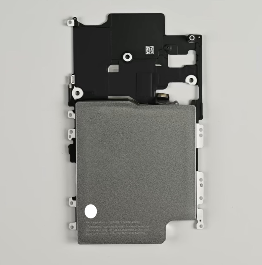 iPhone 17 原廠電池更換維修畫面